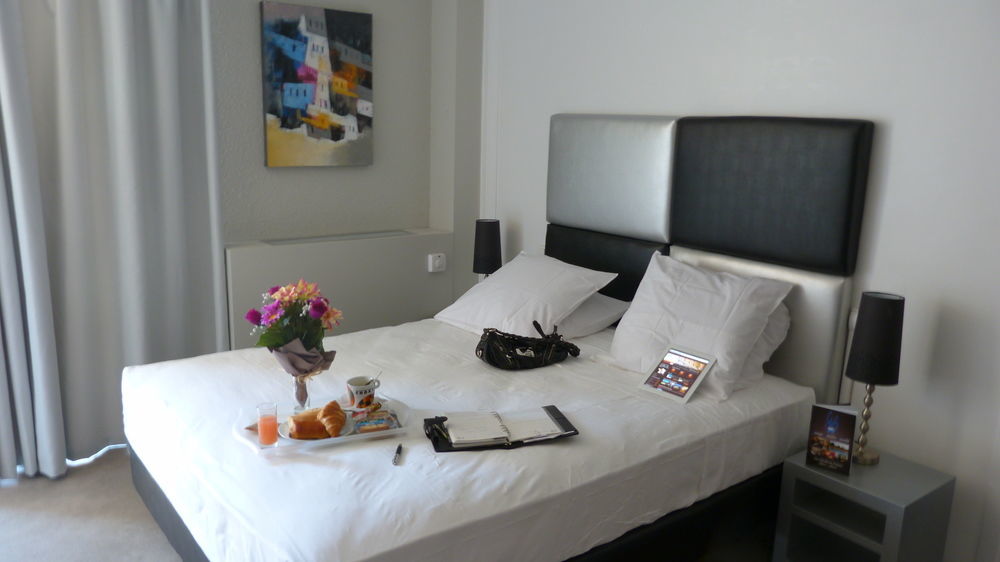 Yes Hotel อาวีญง ภายนอก รูปภาพ