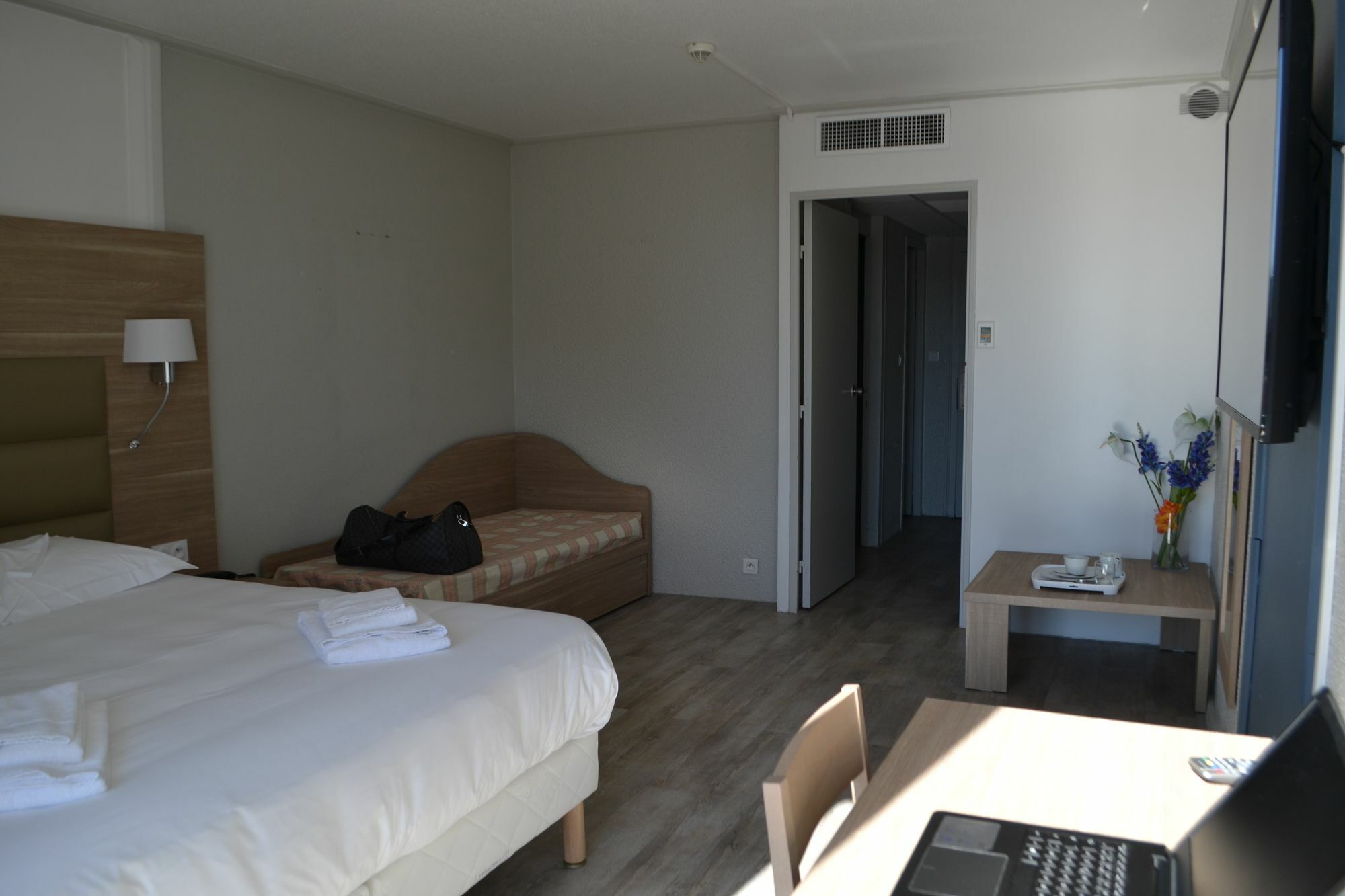 Yes Hotel อาวีญง ภายนอก รูปภาพ